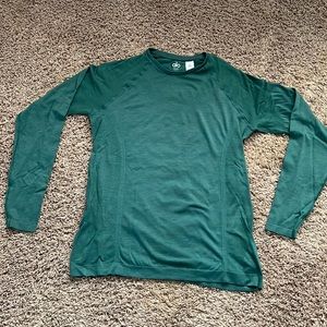 ALO Yoga Men’s Long-Sleeve Crew Tee in Deep Green